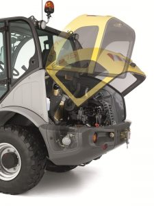 Kramer 8075 Heckansicht mit geöffnter Motorhaube Studio