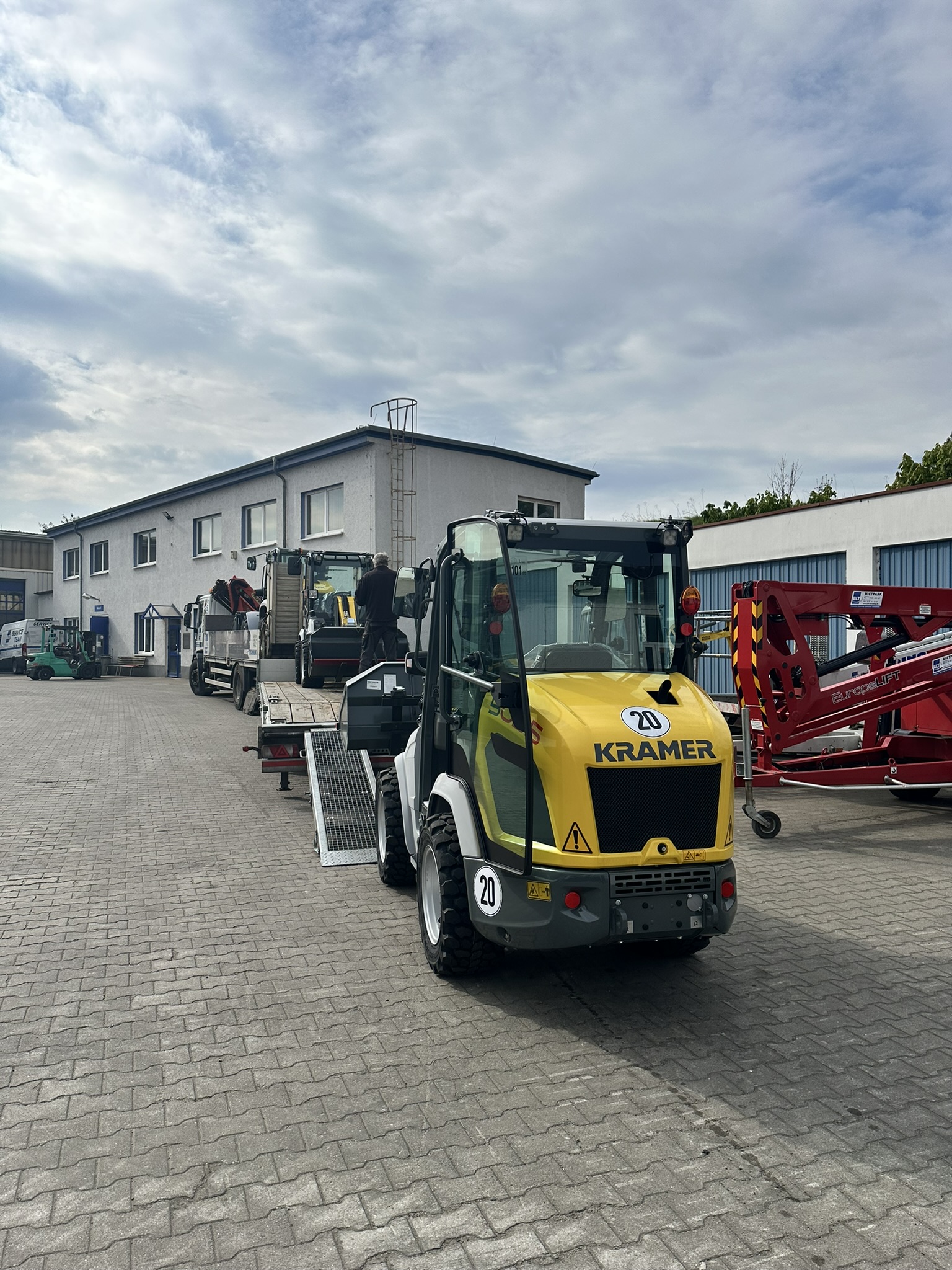Fotogalerie Maschinen Auslieferung von unserem LKW Fahrer