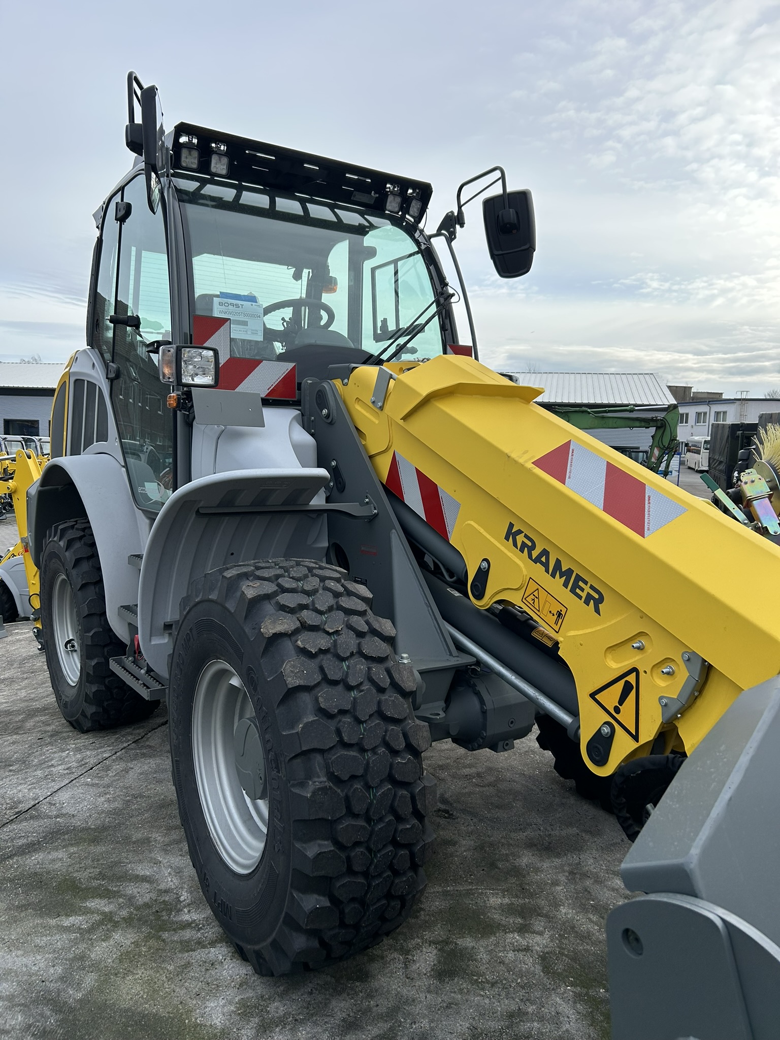 Kramer 8095T Radlader Schutz