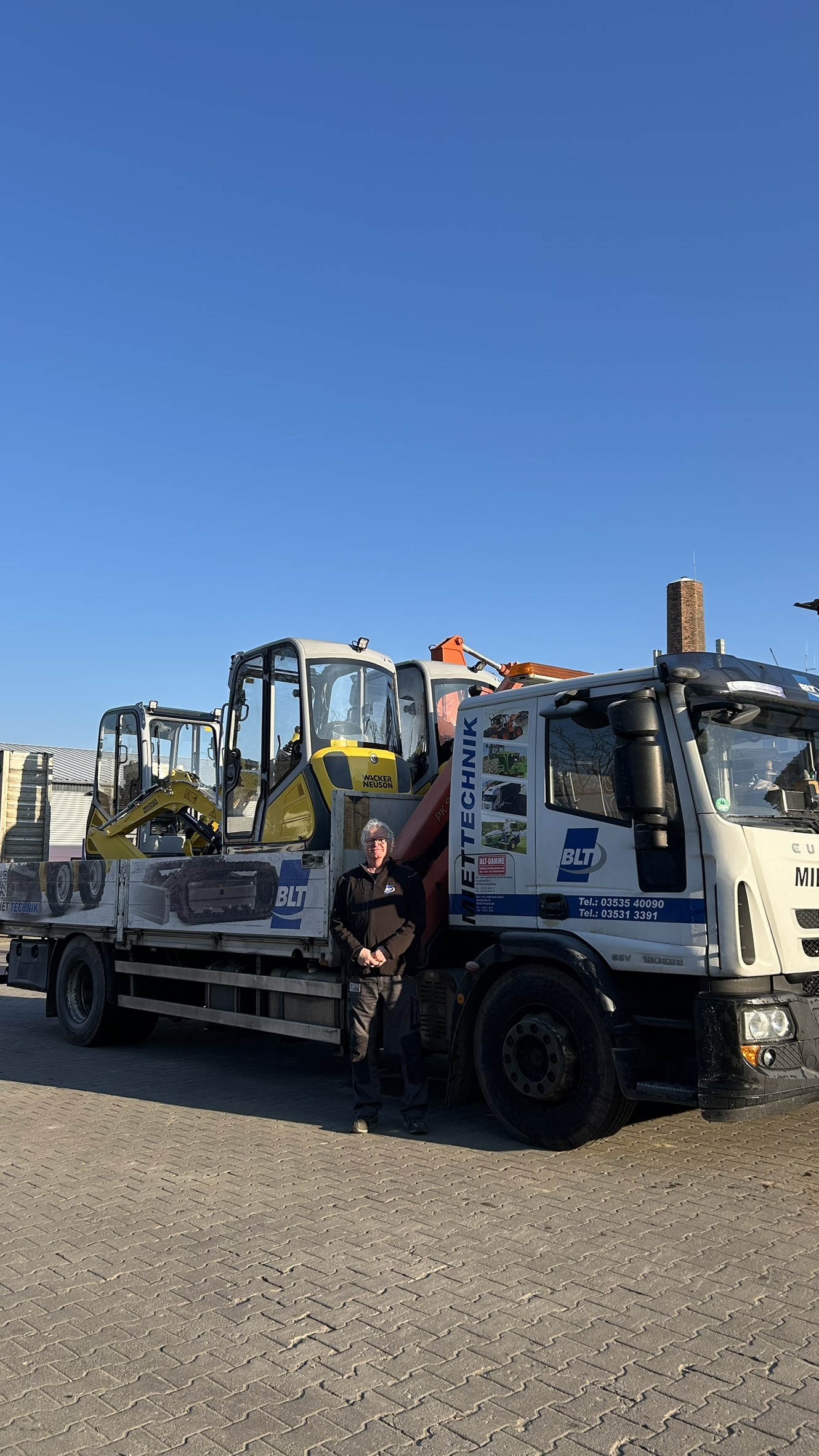 LKW Fahrer Auslieferung Maschinen