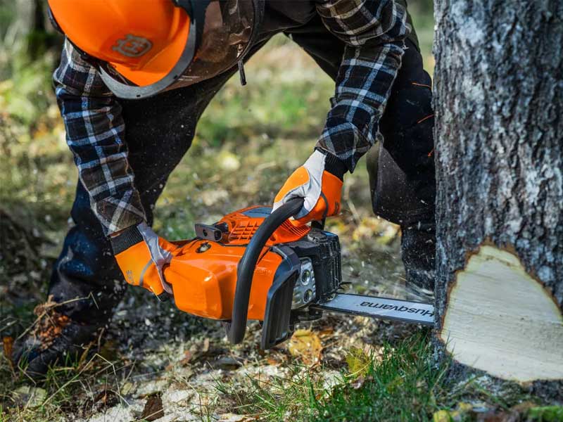 Husqvarna Kettensäge 445S im Einsatz
