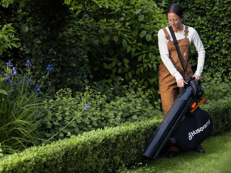 Husqvarna Laubbläser und sauger Aspire BVX-P4A im Einsatz