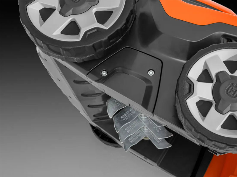 Husqvarna Akku Vertikutierer von unten