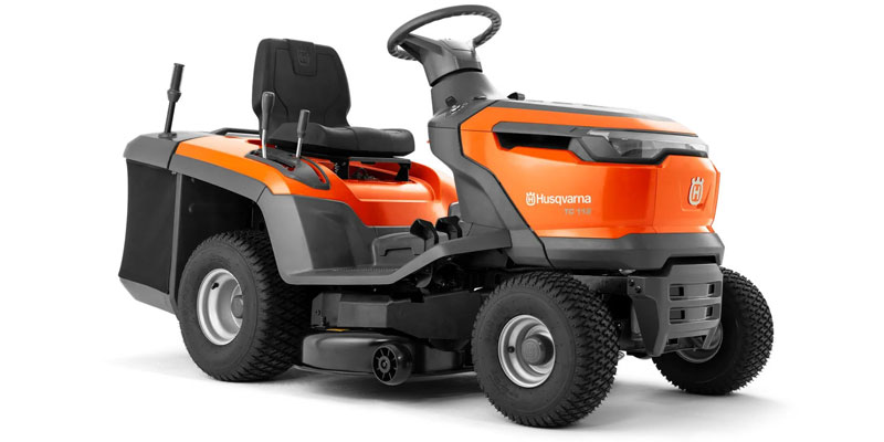 Husqvarna Rasentraktor TC 112 im Einsatz