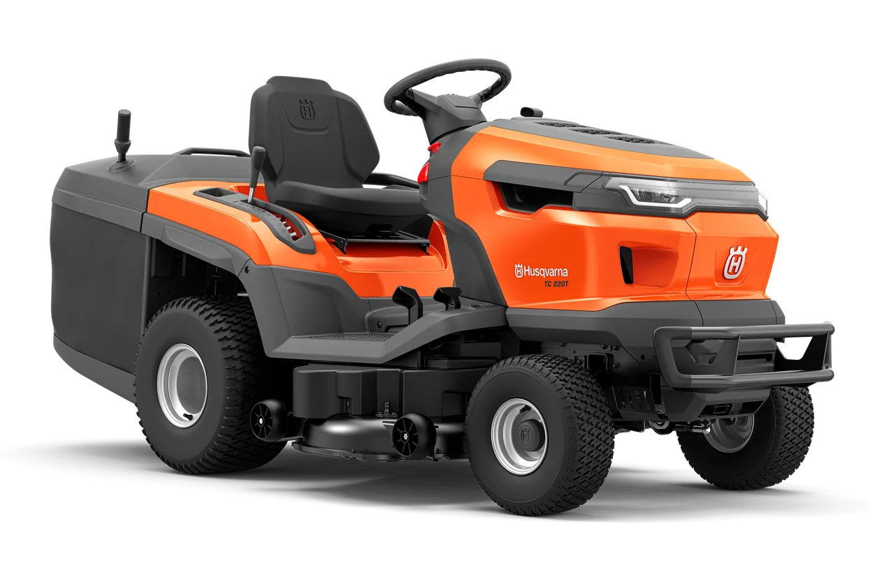 Husqvarna Rasentraktor TC 220T im Einsatz