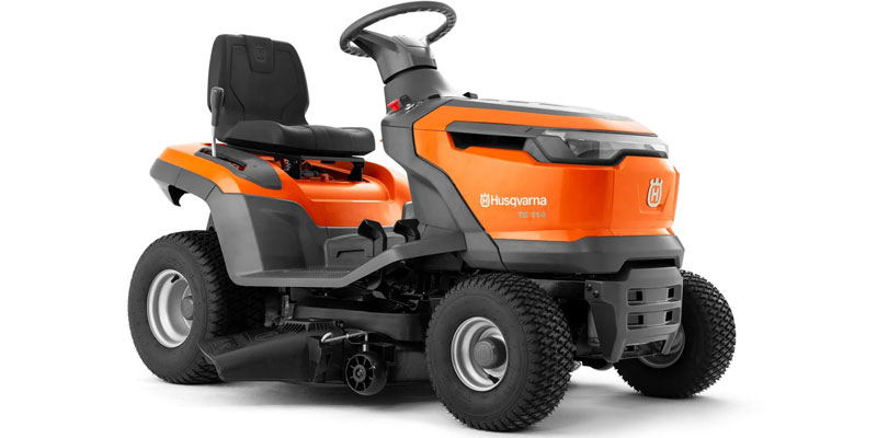 Husqvarna Rasentraktor TS 114 im Einsatz