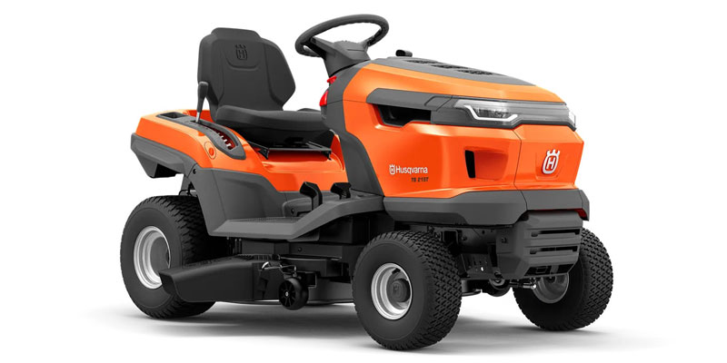 Husqvarna Rasentraktor TS 215T im Einsatz